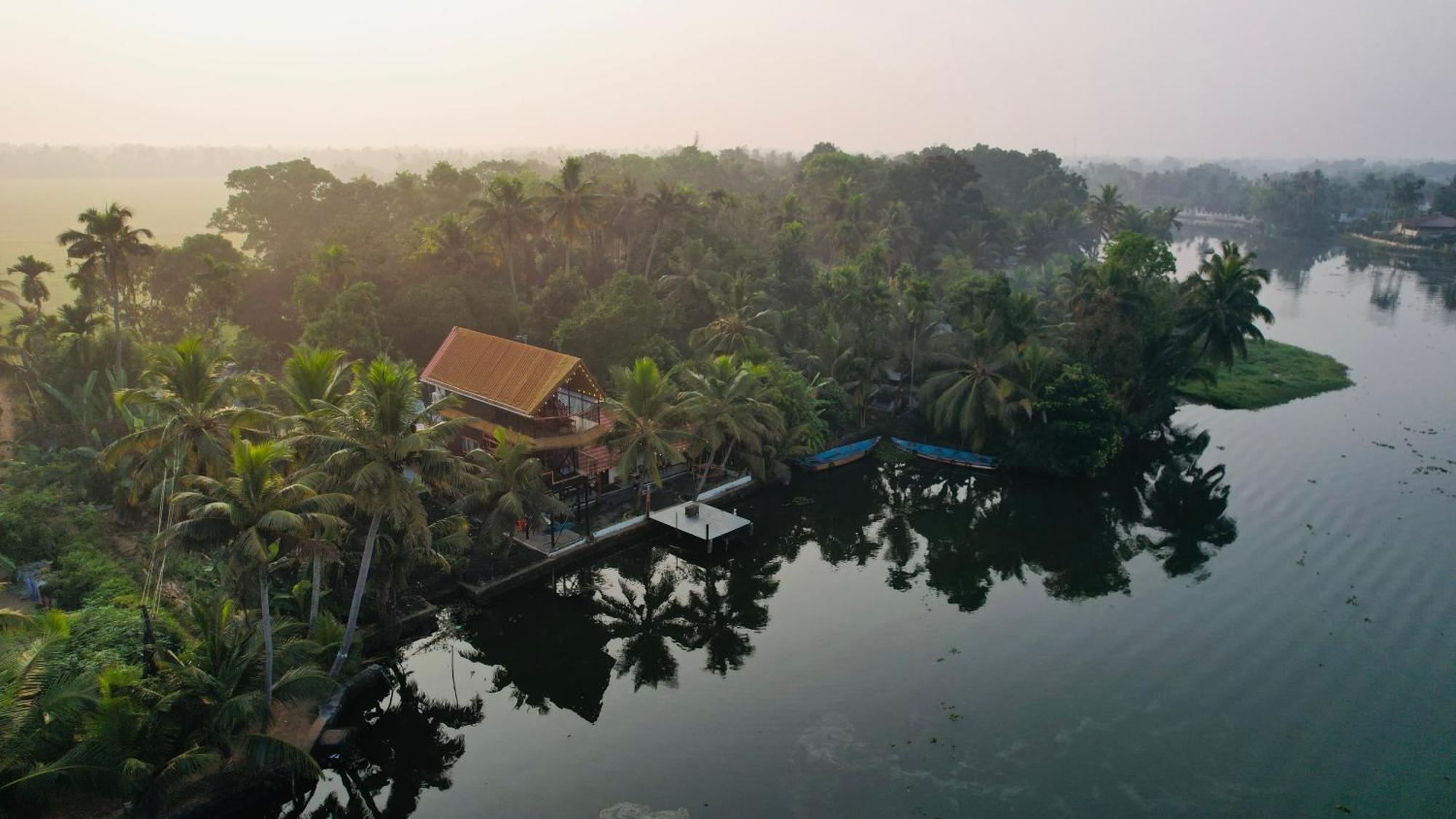 Tulsi Kayal Retreat Apartment Champakulam Exterior photo
